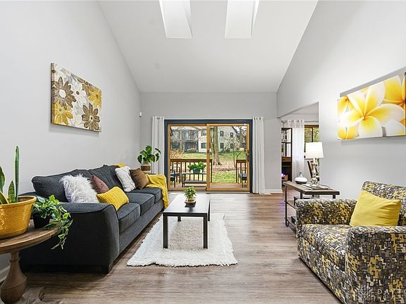4th image of 287 Bedford Glen Ln #27