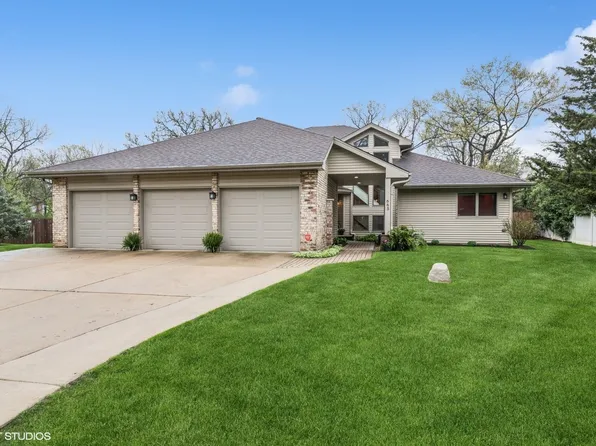 665 Woodland Rd, Palatine, IL 60074