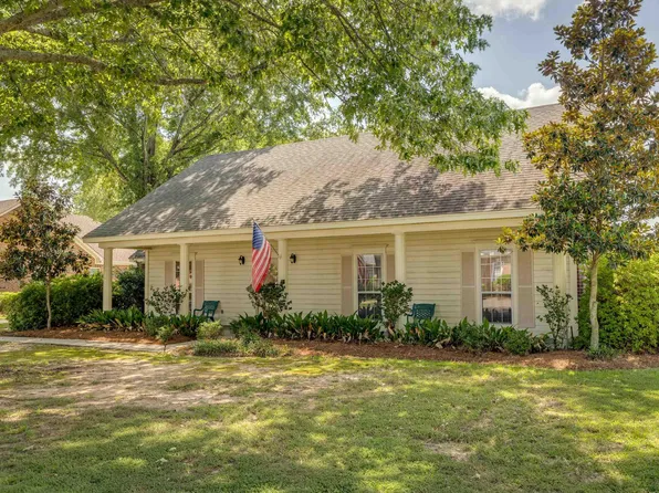 2211 Brierfield Dr, Monroe, LA 71201