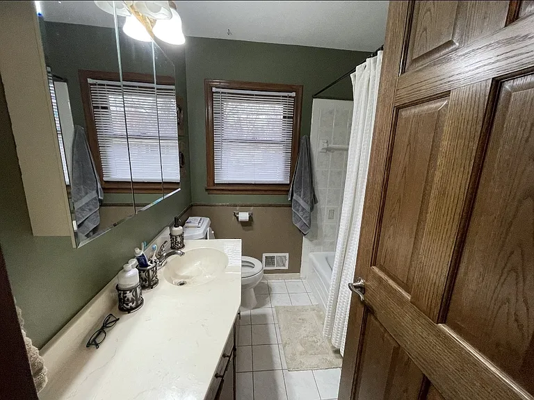 6709 Markwood Dr N — Photo 17