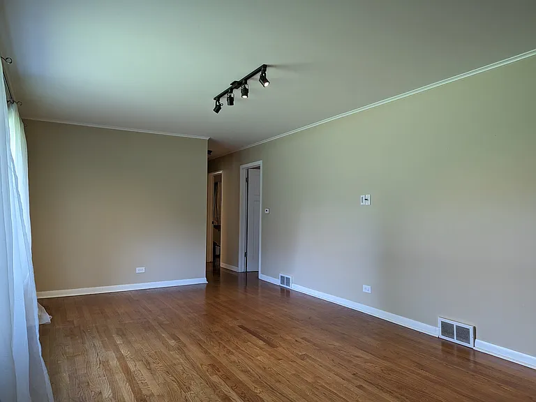 1629 Virginia St — Photo 5