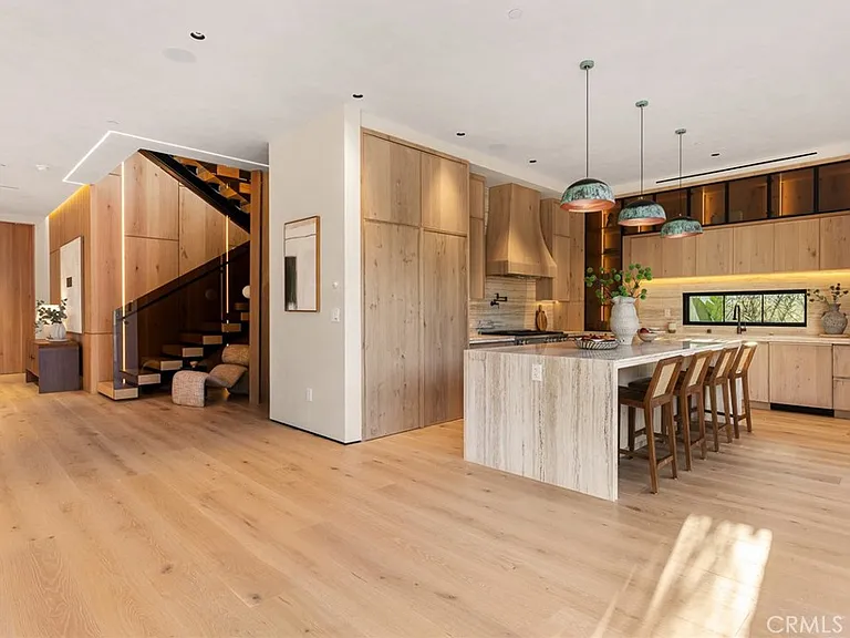 12249 Addison St — Photo 23