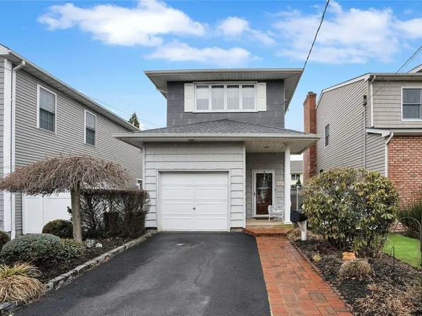 1678 Baker Avenue, Merrick, NY 11566