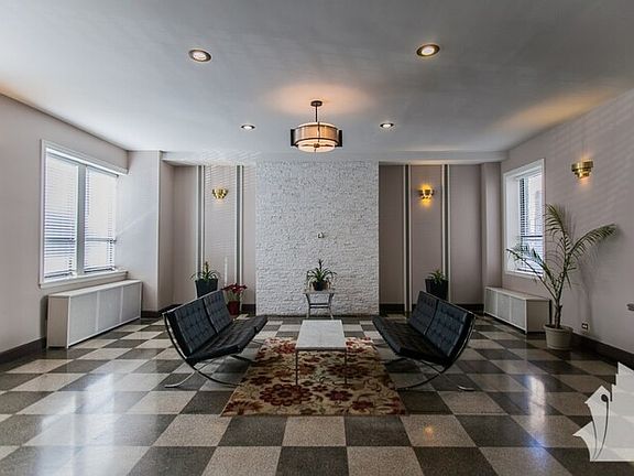 2nd image of 3931 N Clarendon Ave #5