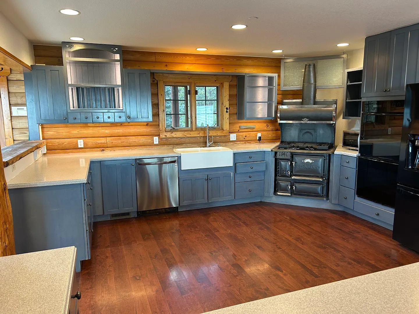 3 bed, 4400 sqft, $5,500 — Photo 4