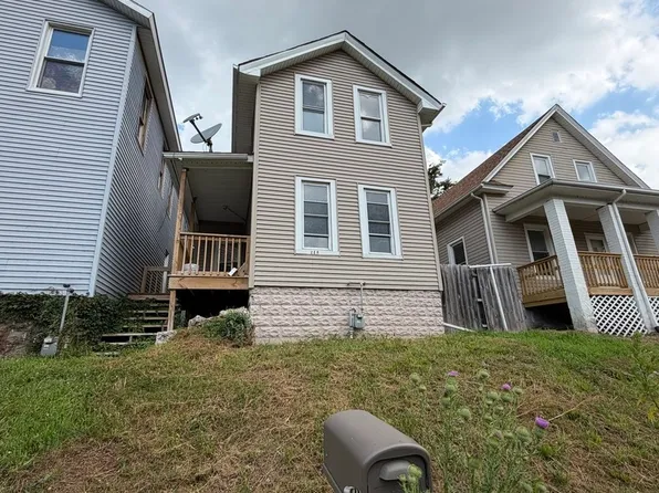 740 Charlotte St, Davenport, IA 52803