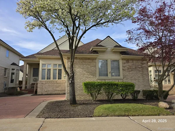 38128 S Vista Dr, Livonia, MI 48152