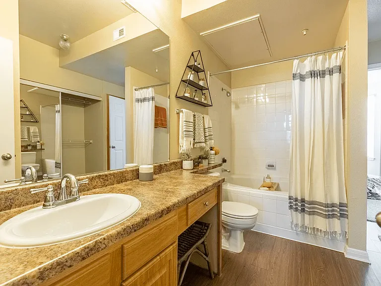 The Estate on Quarry Lake Apartment Homes — Photo 57