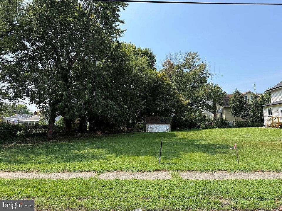 2nd image of 402 Chestnut Ave