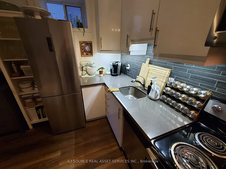 15 Highview Cres #B1 — Photo 4