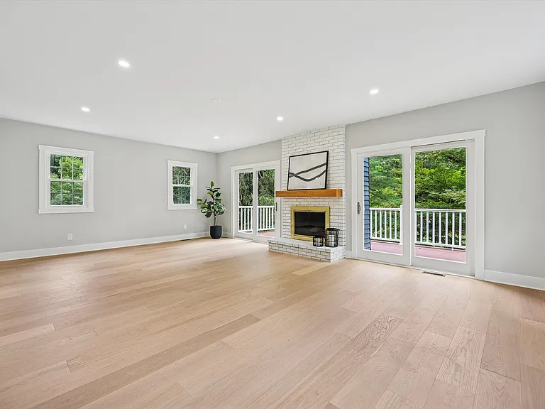 218 Biddulph Rd — Photo 8