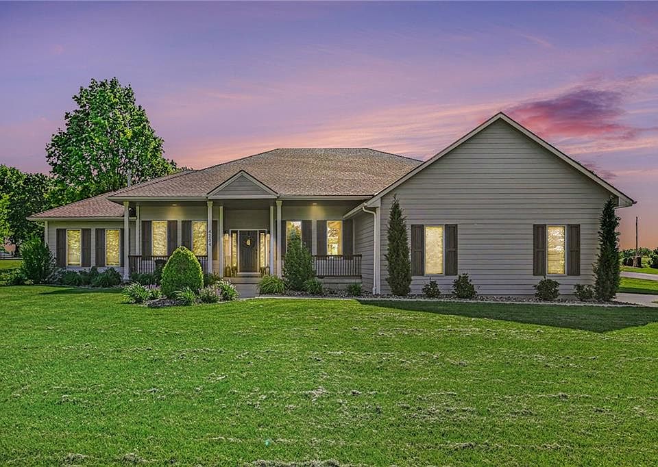 1st image of 4204 SE Wingate Cir