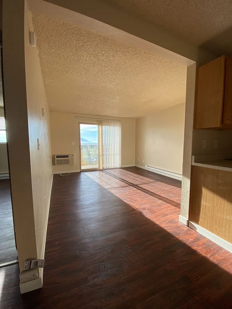 1 bedroom, 1 bathroom upstairs apartment — Photo 3