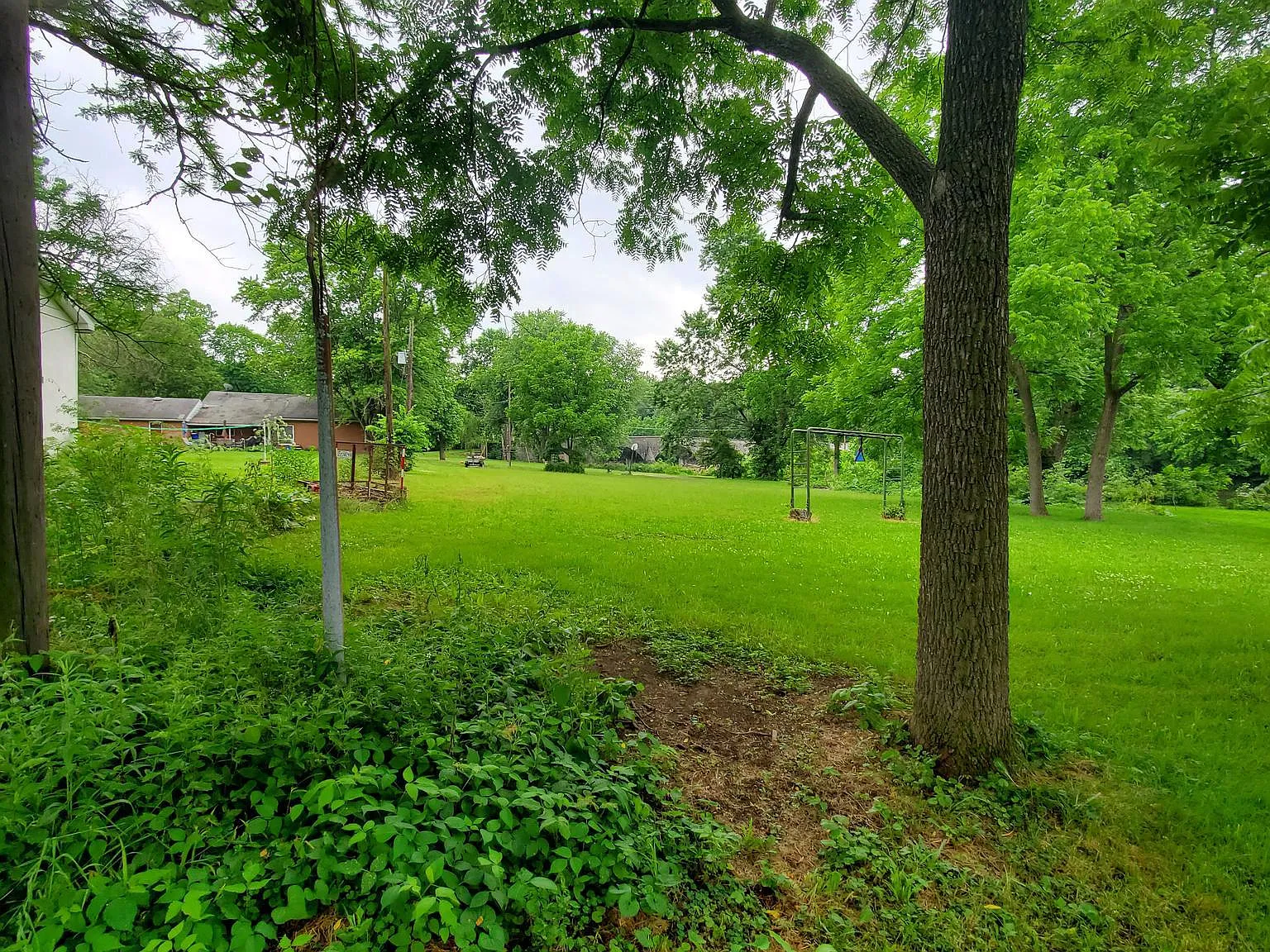 3 bed, 1.0 bath, 1000 sqft, $1,500 — Photo 3