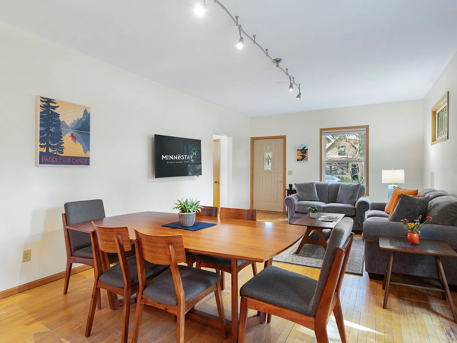 4 bed, 2.5 bath, 2445 sqft, $4,000 — Photo 2