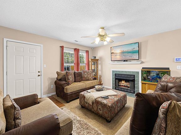 5th image of 712 Larado Ct