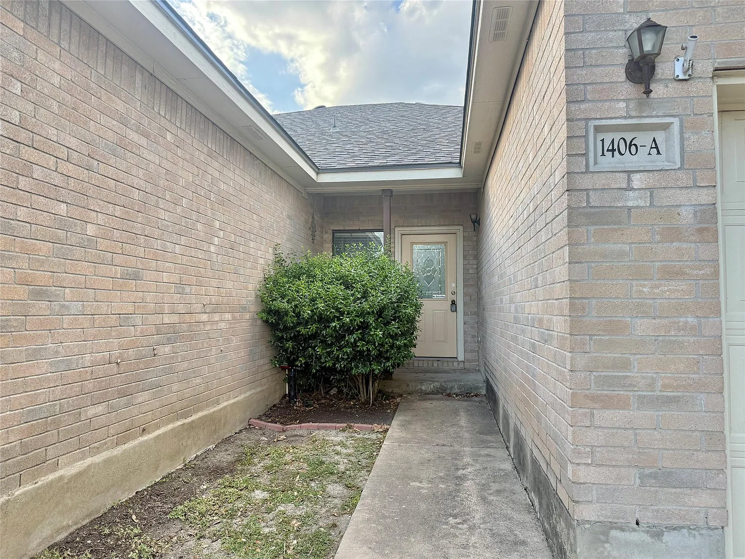 3 bed, 2.0 bath, 1428 sqft, $1,700 — Photo 2