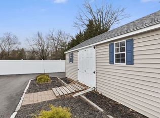 19 Country Club Dr, Ringoes, NJ 08551