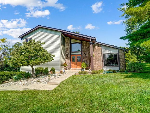 5th image of 3129 Triplecrown Dr