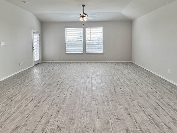 5th image of 4012 De Berry Ln