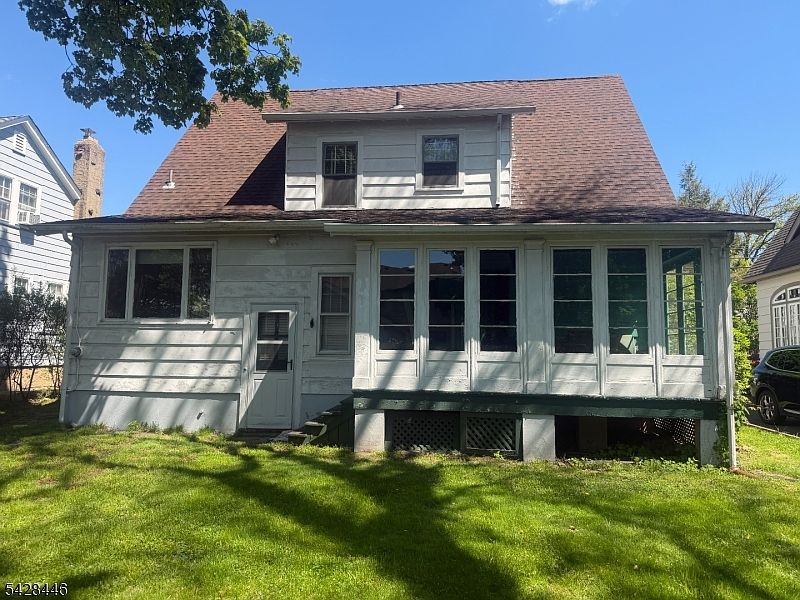 2nd image of 904 Ridgewood Rd