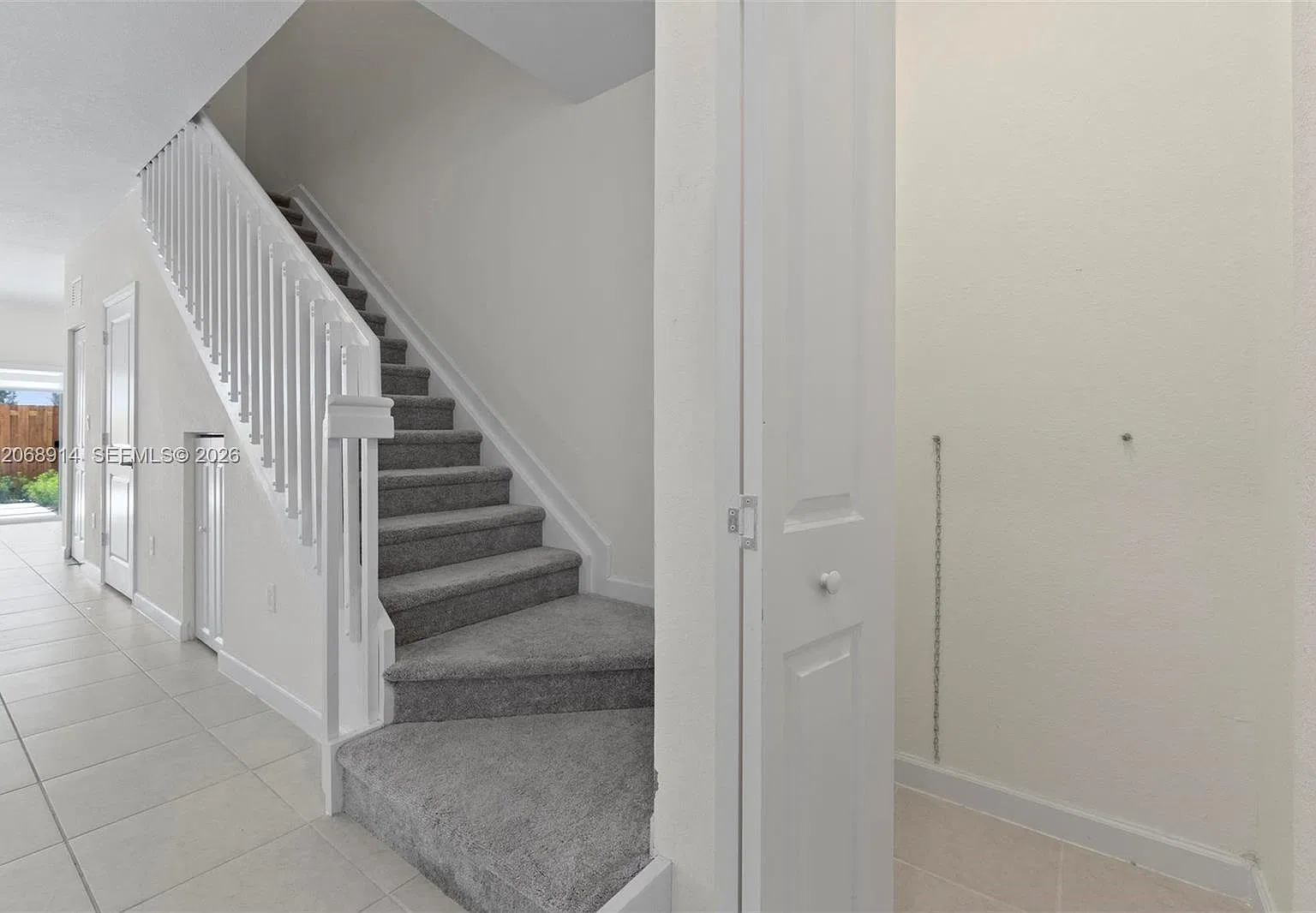 3 bed, 2.5 bath, 1300 sqft, $2,400 — Photo 3