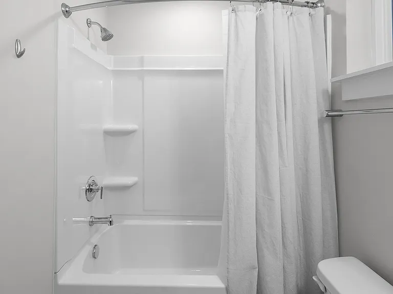 570 W End Dr — Photo 35