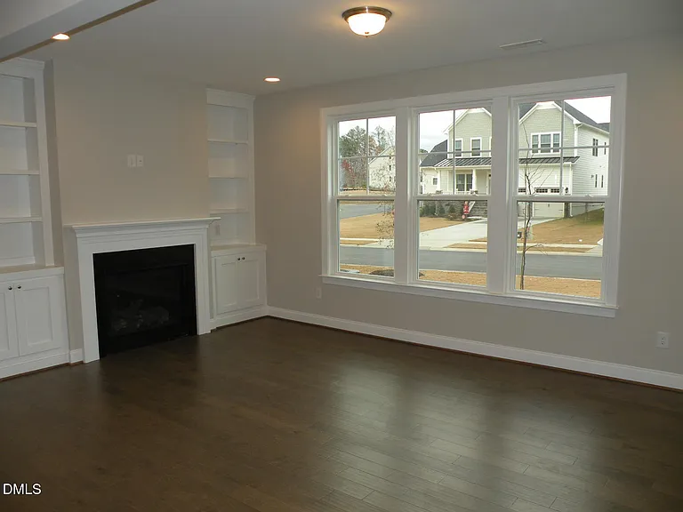 132 Tree Hill Ln — Photo 2
