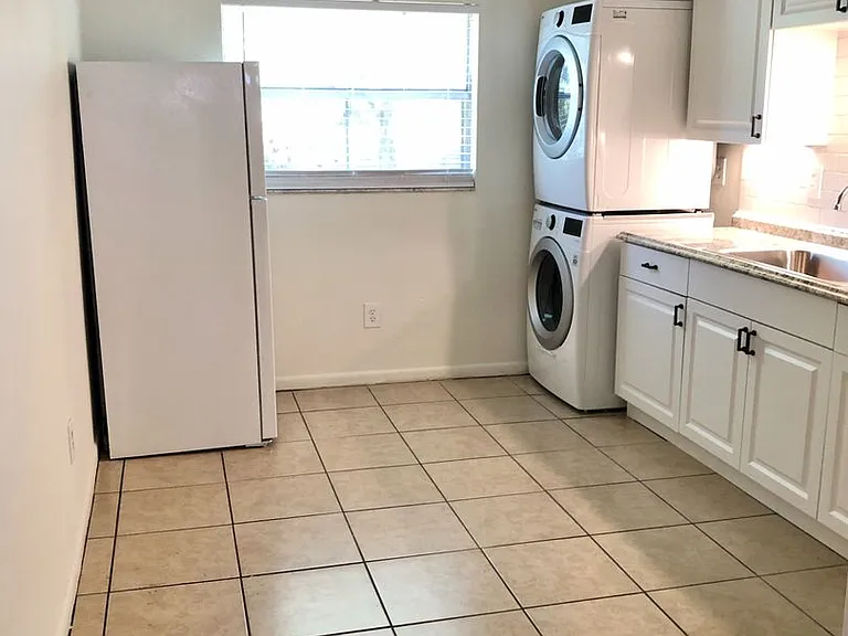 722 S Ingraham Ave — Photo 3