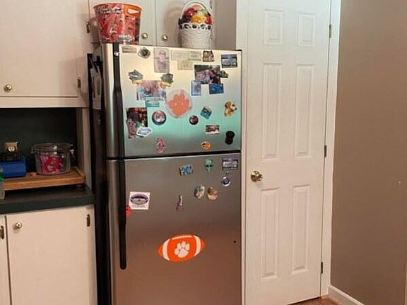 5th image of 223 Armstrong Dr