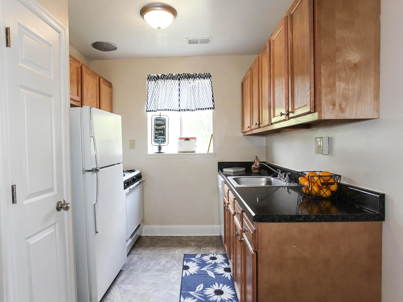 Gardenvillage Apartments and Townhouses — Photo 1