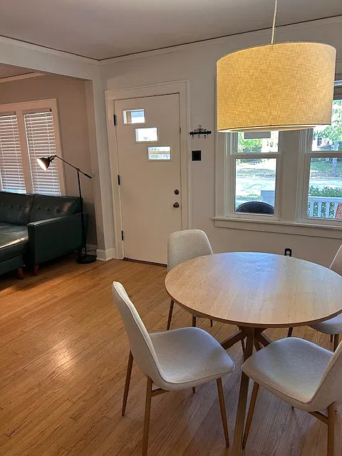 3 bed, 1300 sqft, $3,295 — Photo 3
