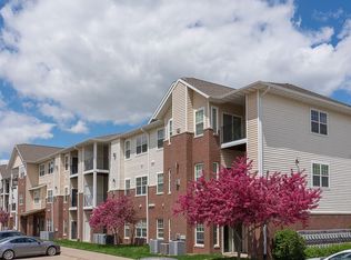600 Grandview Ct #620, Iowa City, IA 52246