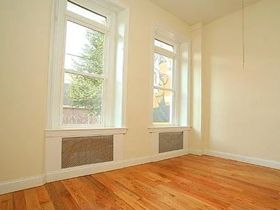 3rd image of 2808 W Girard Ave