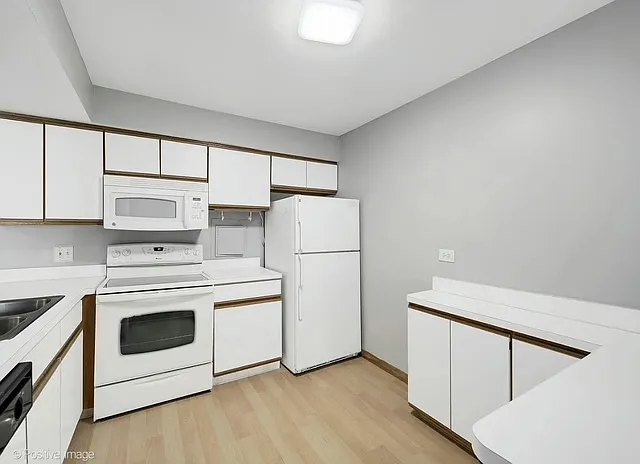 Kitchen with Electric Gas