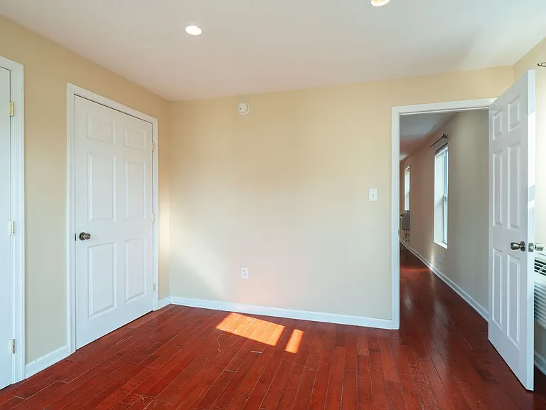 1422 Christian St #3R — Photo 7