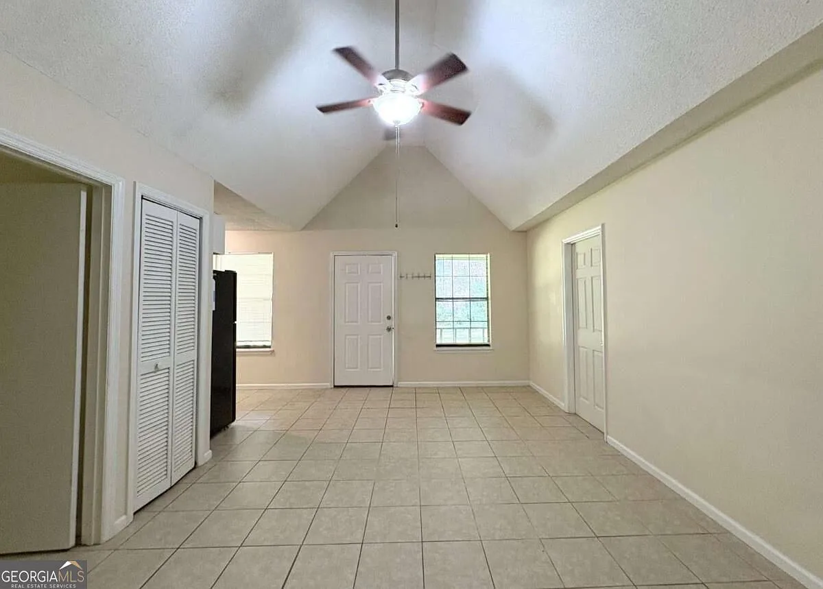 2 bed, 1.0 bath, 950 sqft, $950 — Photo 3