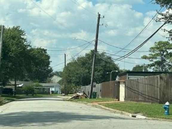 Exterior Neighborhood (street photo)