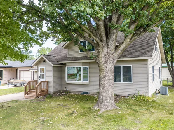 304 3rd St NW, Little Falls, MN 56345