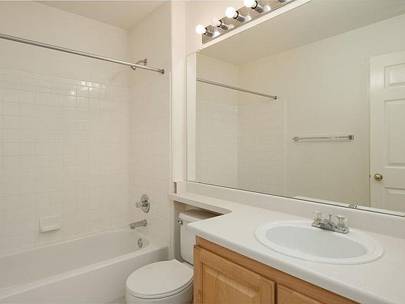 5th image of 1452 Hyacinth Way