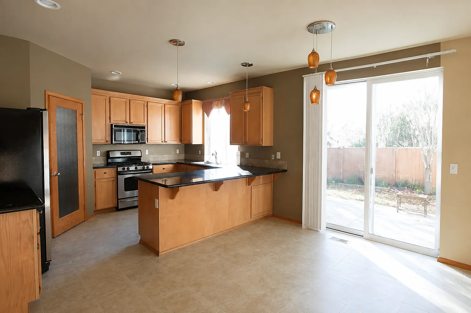 4 bed, 2.5 bath, 2438 sqft, $3,200 — Photo 3
