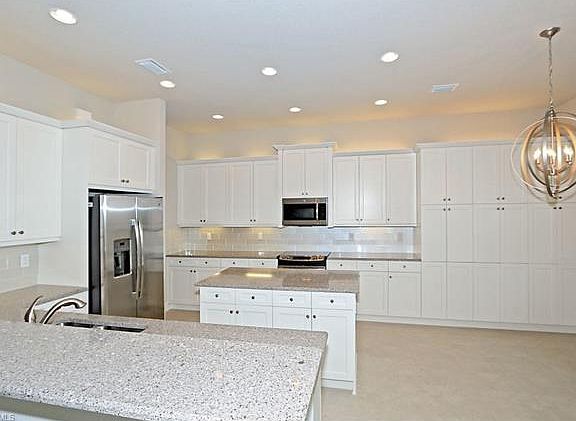 3rd image of 11660 Stonecreek Cir