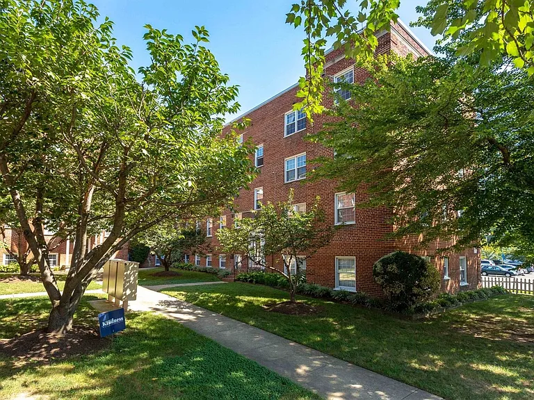 Mason Arms Apartments — Photo 13