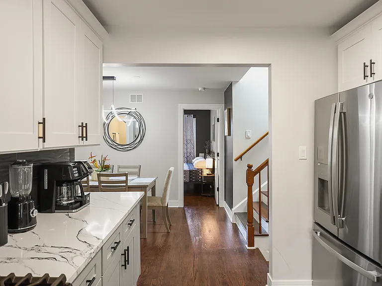 8S045 Hudson St — Photo 8
