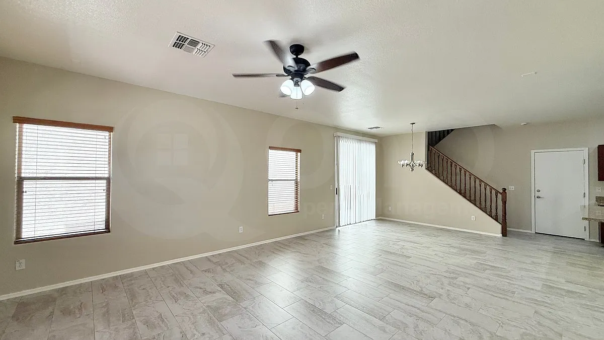 3 bed, 2.5 bath, 1816 sqft, $2,100 — Photo 3