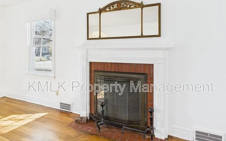 407 Washington St NE — Photo 10