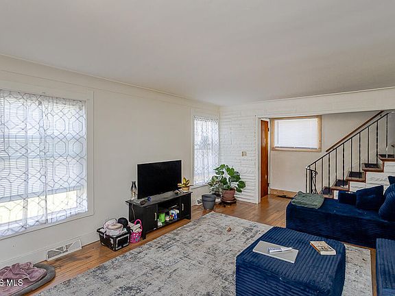 4th image of 577 Dover Pl