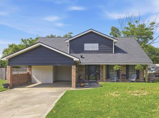 1606 S Whispering Woods Dr, Lake Charles, LA 70605