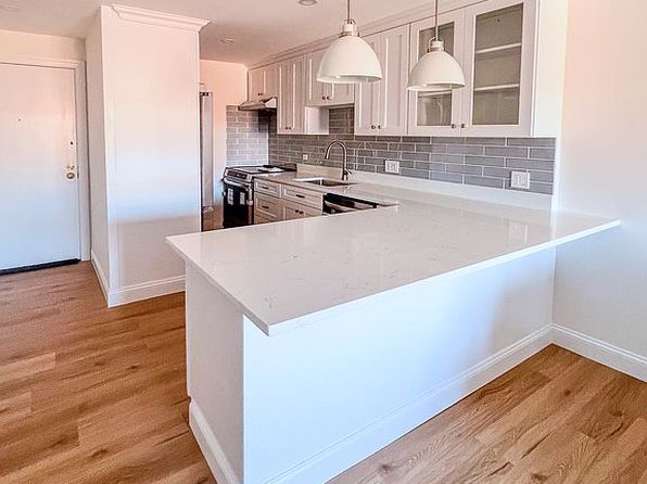 500 Governors Dr APT 34