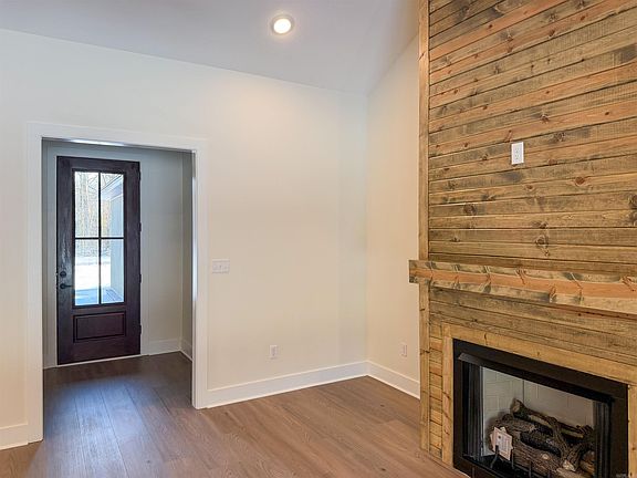 3rd image of 550 Greene 756 Rd